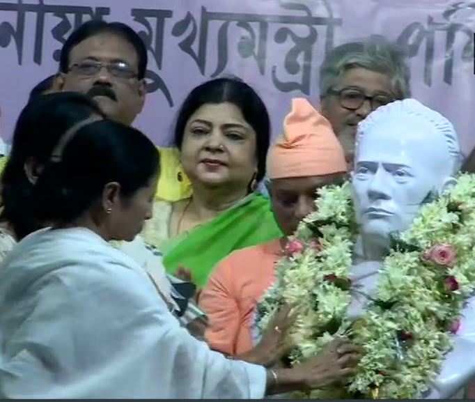 mamata banerjee unveiled the new statue of ishwar chandra vidyasagar