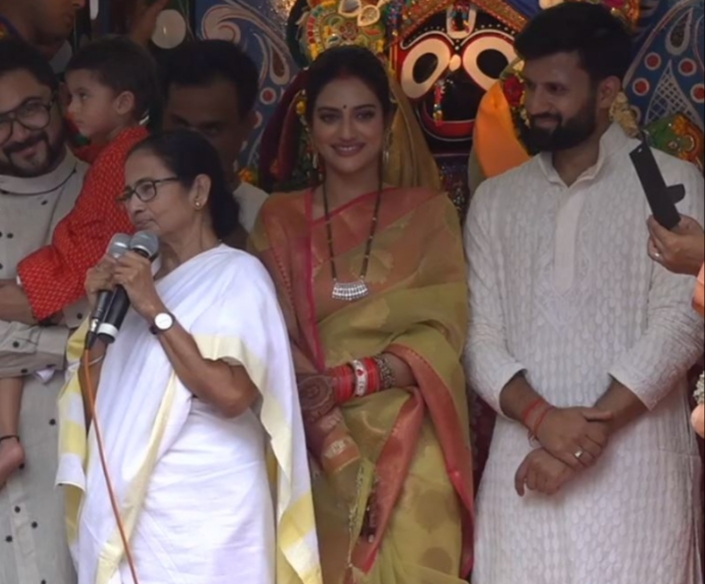Mamata Banerjee, Nusrat Jahan Visit Iscon Temple