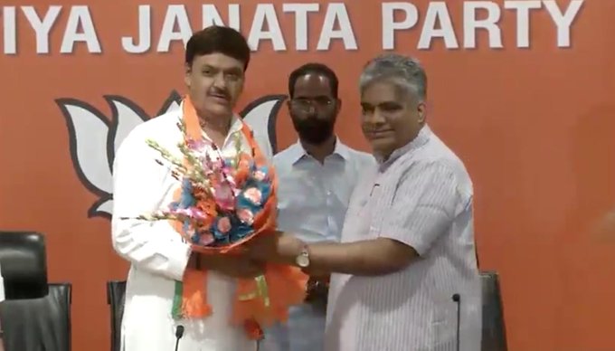 Samajwadi Party's Sanjay Seth and Nagar join BJP