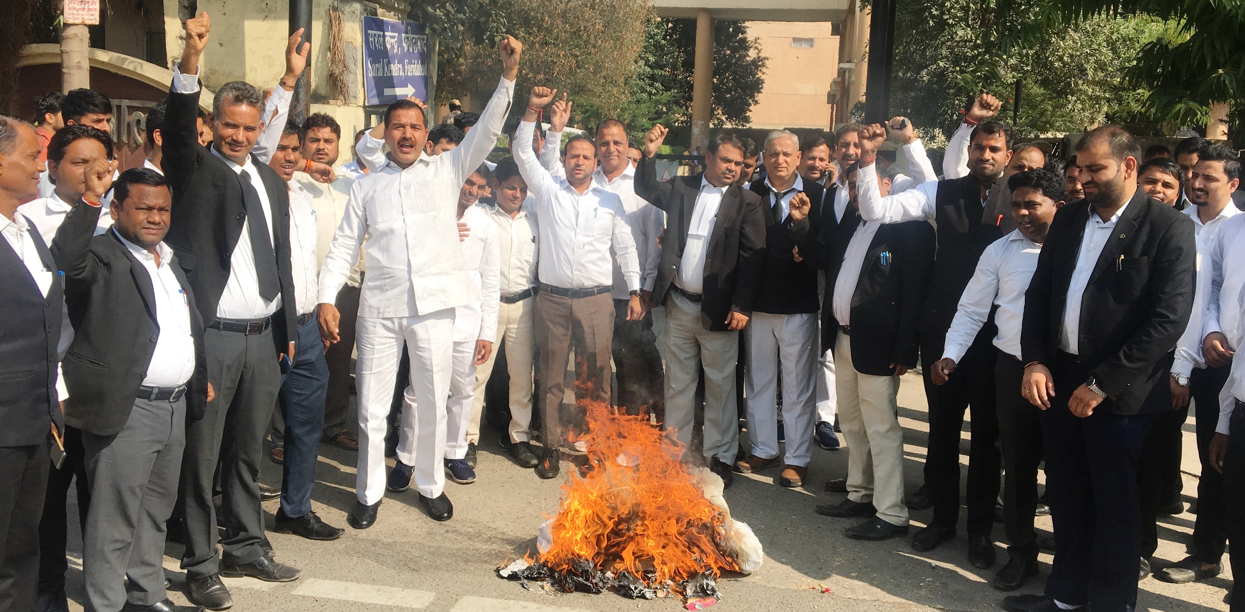 वकीलों ने