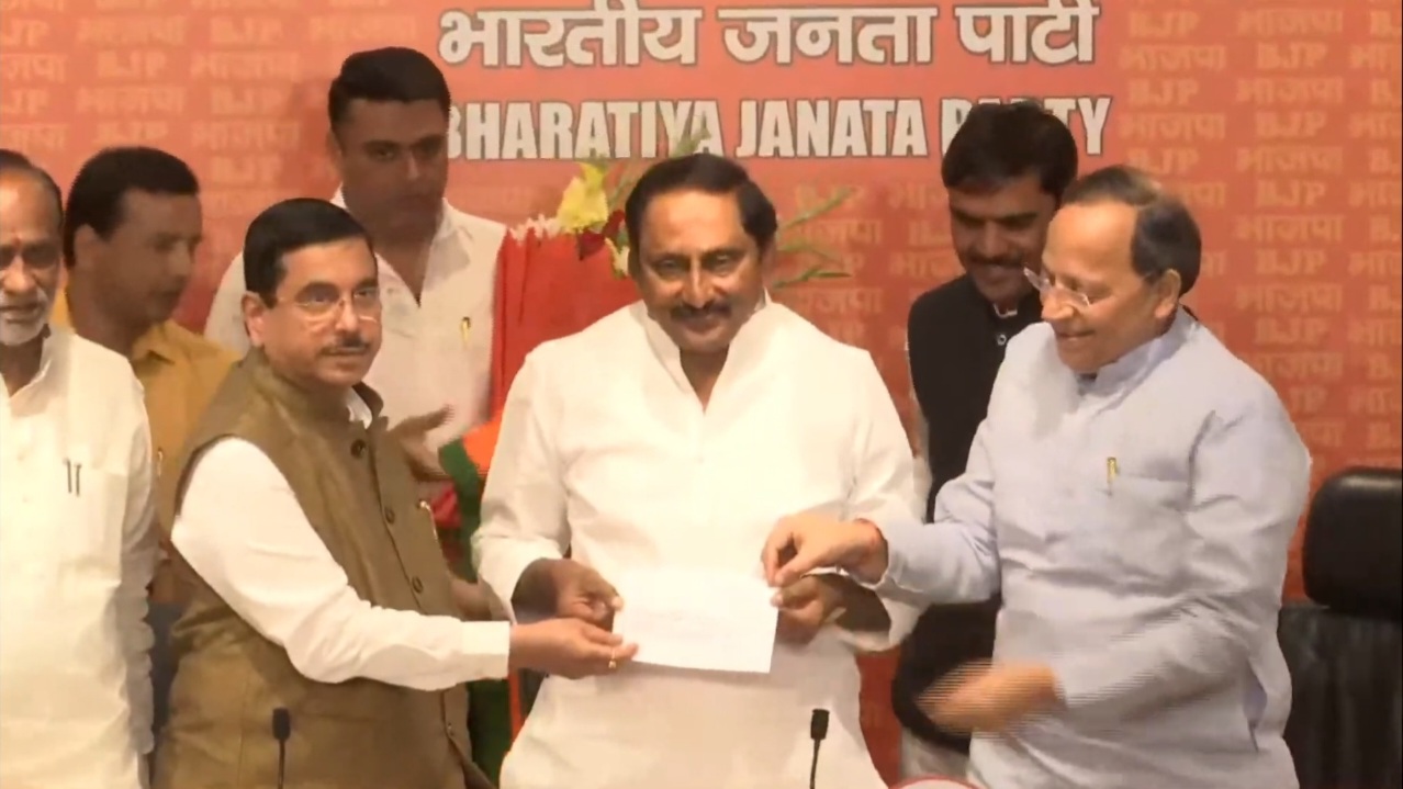 Former Andhra CM Kiran Kumar Reddy joins BJP
