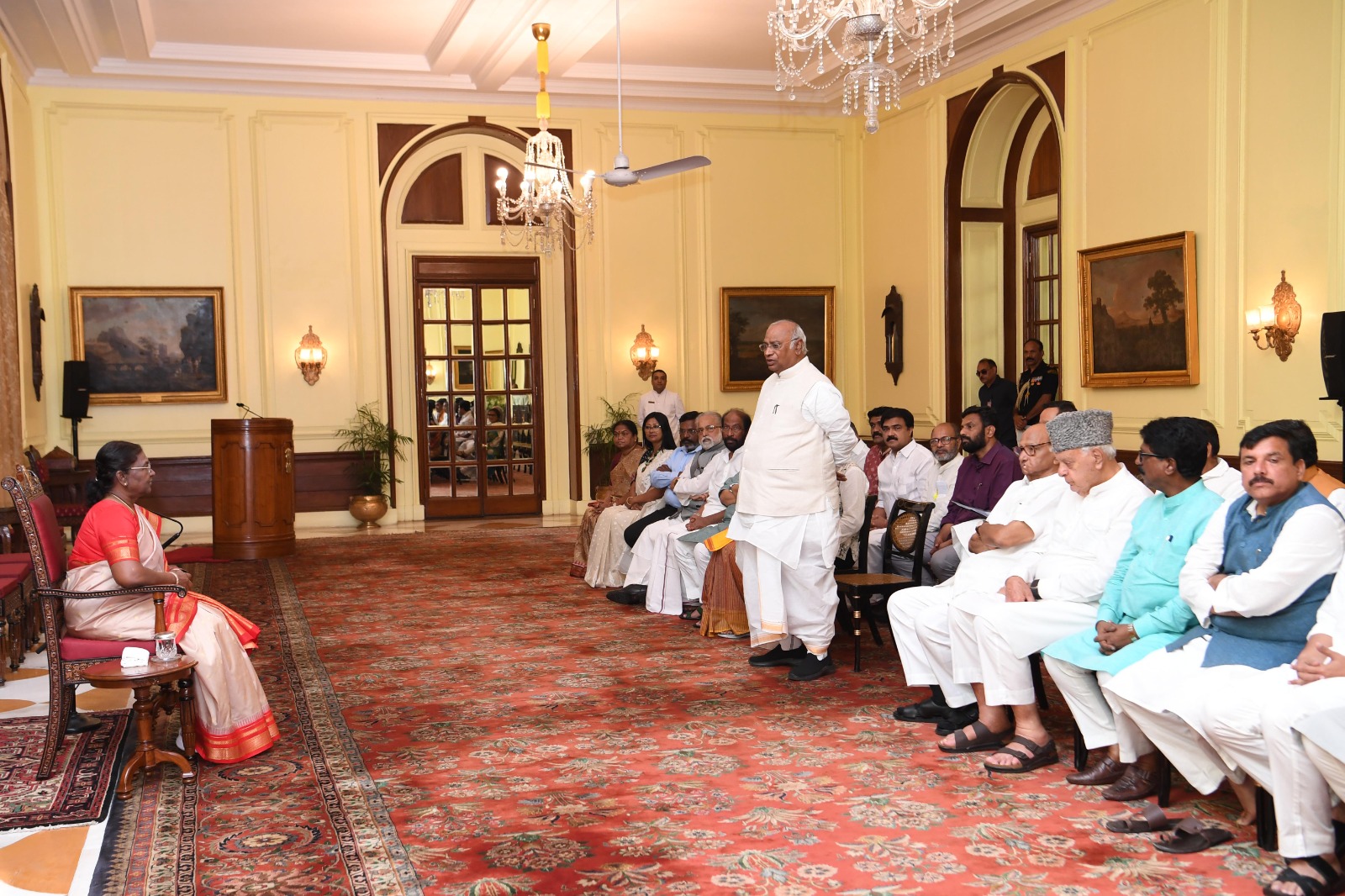 Opposition Leaders meet President Droupadi Murmu to discuss Manipur issue