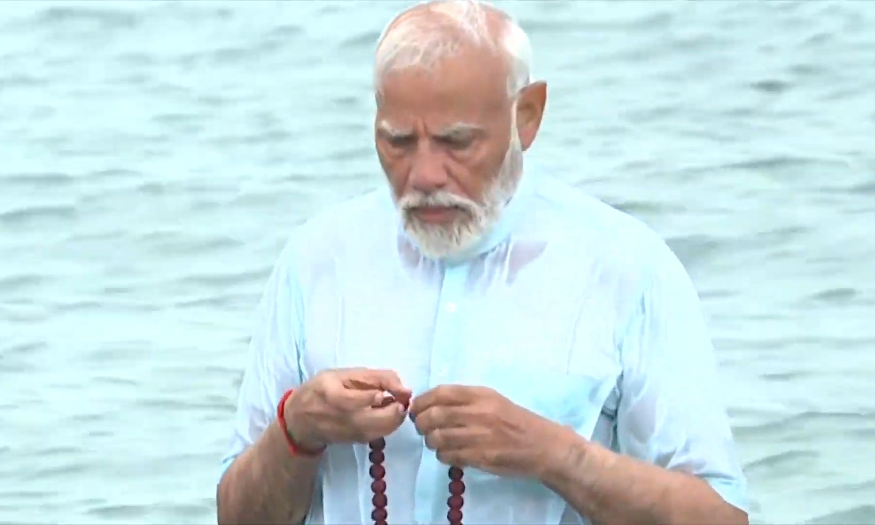 PM Modi takes holy dip at Rameswaram