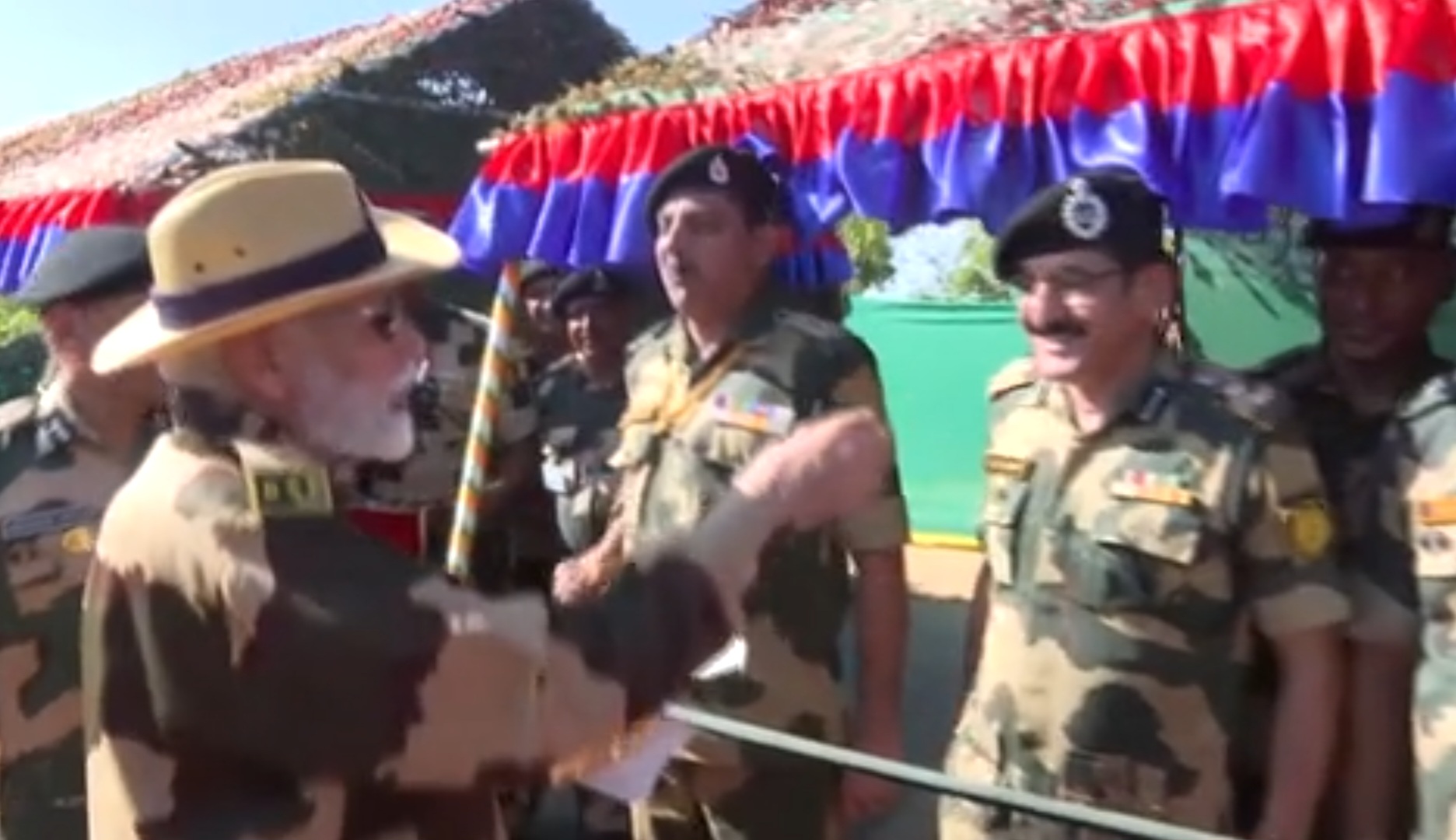 Pm modi celebrates diwali with jawans in kutchchh