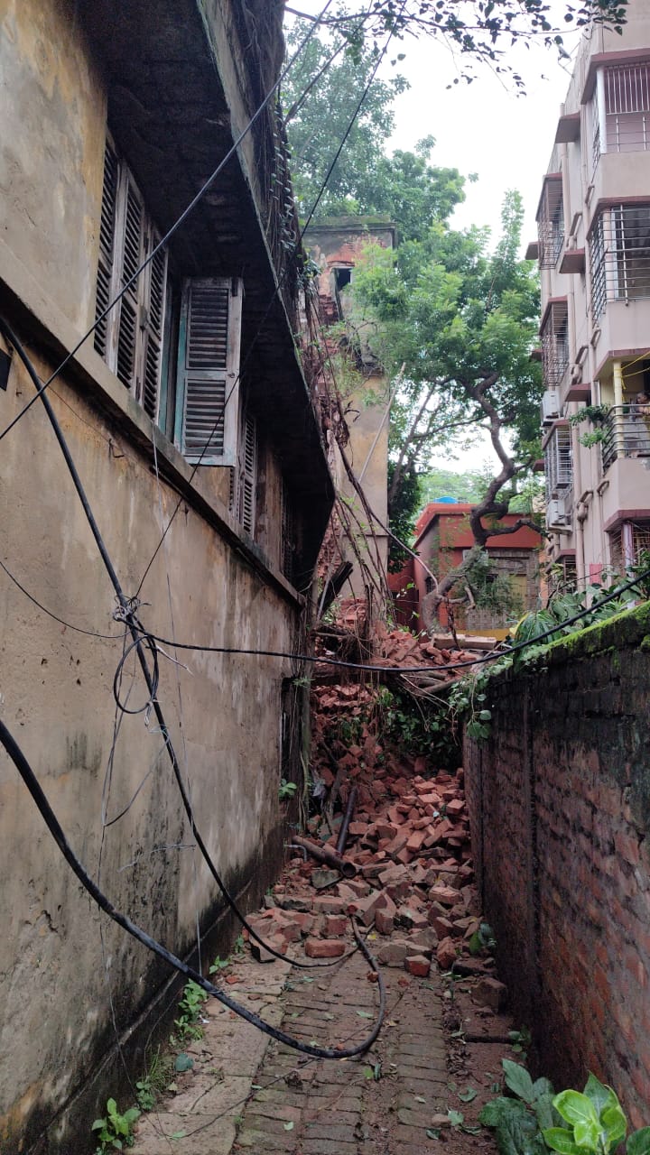 Kolkata Building Collapse