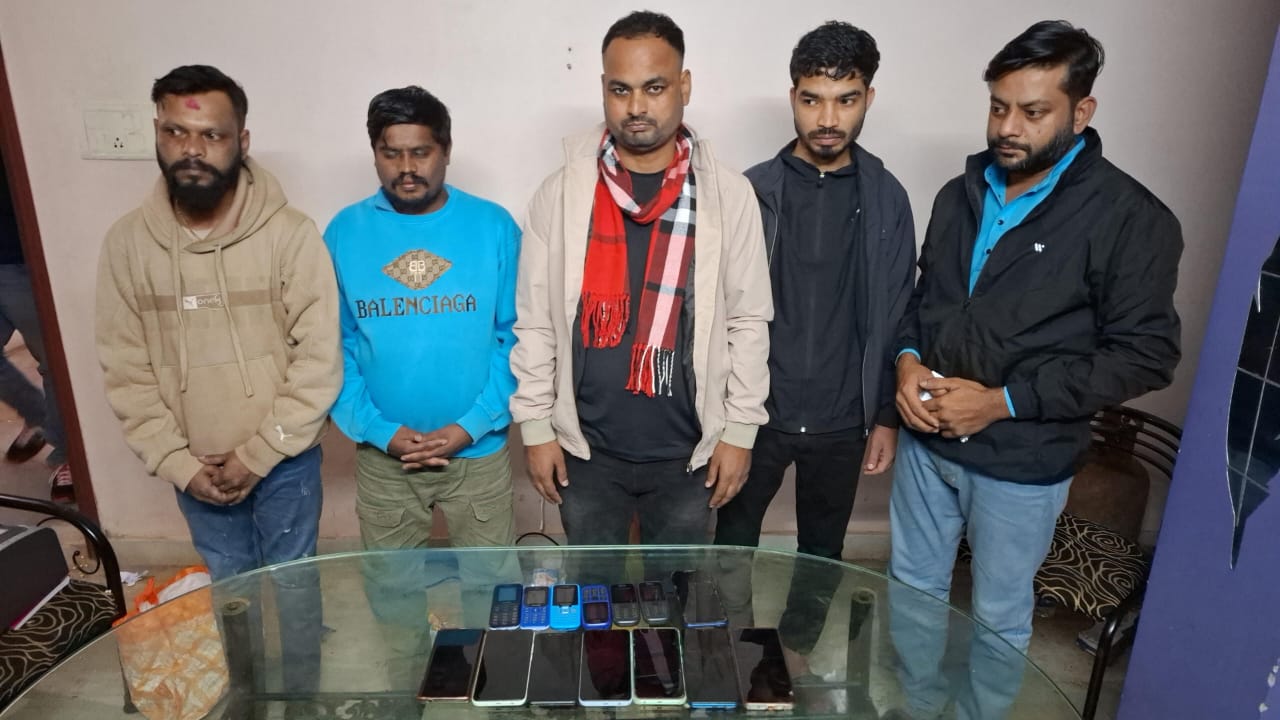 fraud in name of pradhan mantri mudra yojana loan 5 arrested in jadavpur