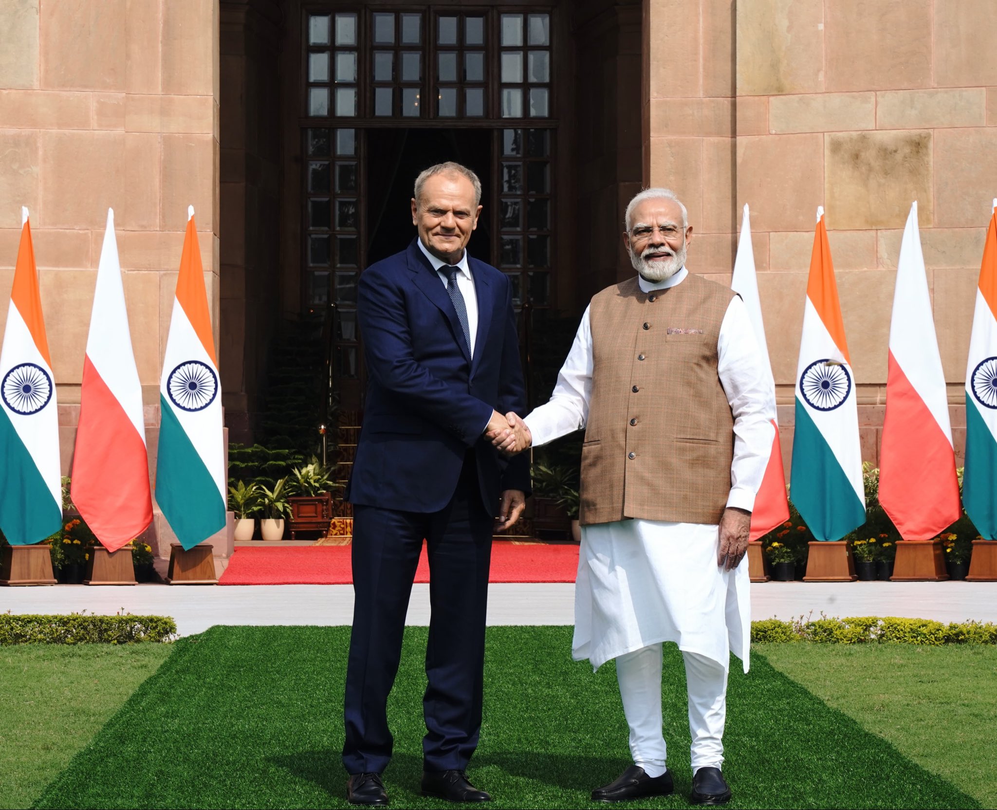 Polish PM Donald Tusk met PM Modi